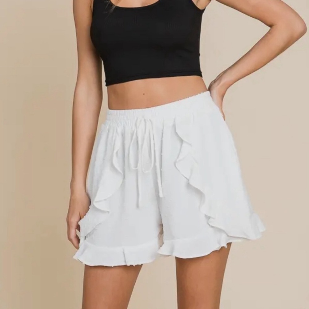NWT lined white Swiss dot ruffle shorts 1X